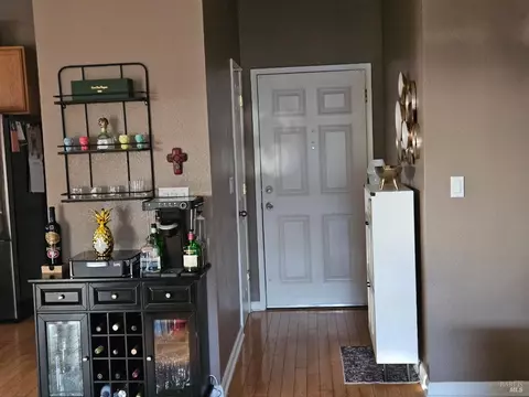 Entry Way - 919 Lighthouse Ct, Vallejo, CA 94590 photo 2 of 2