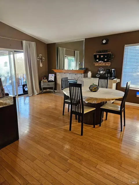 Dining - 919 Lighthouse Ct, Vallejo, CA 94590 photo 1 of 2