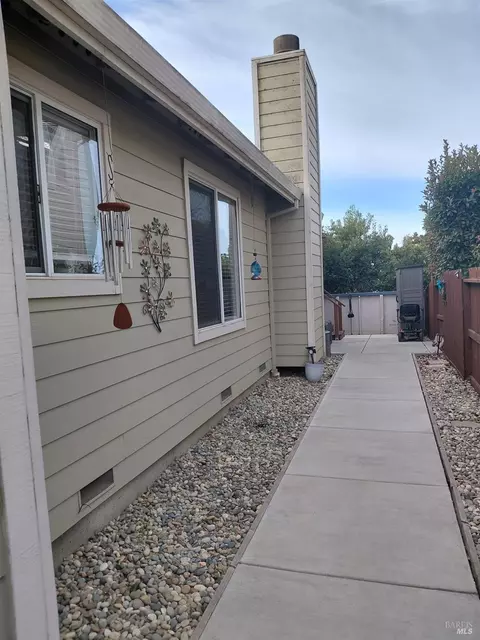 Exterior - 919 Lighthouse Ct, Vallejo, CA 94590 photo 3 of 4