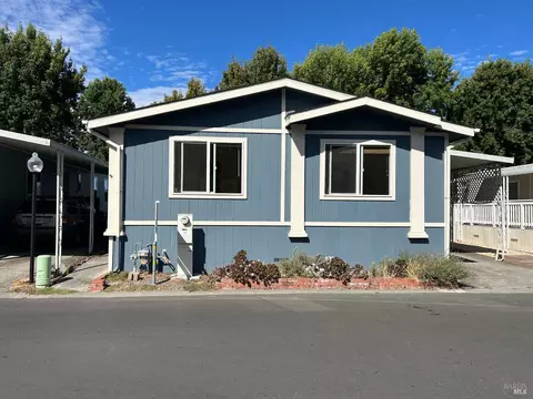 92 Leisure Park Cir, Santa Rosa, CA 95401