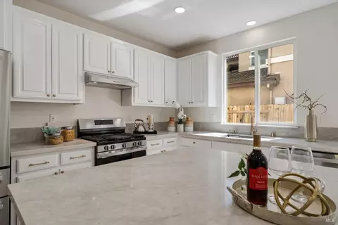 Kitchen - 129 Picasso Dr, Oakley, CA 94561 photo 2 of 2