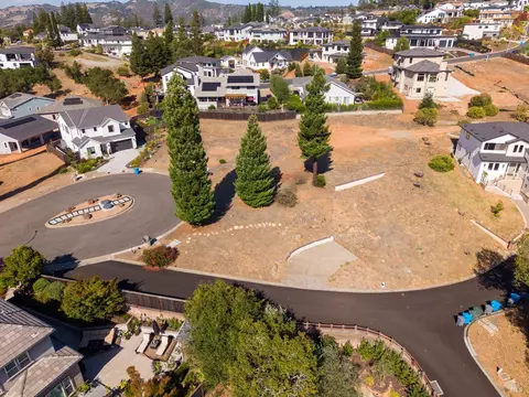 1940 Lyon Ct, Santa Rosa, CA 95403