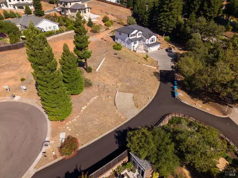 1940 Lyon Ct, Santa Rosa, CA 95403