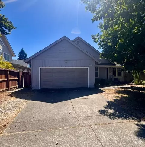 2266 Donahue Ave, Santa Rosa, CA 95401