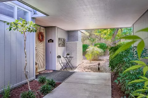 421 Meadowgreen Dr, Santa Rosa, CA 95409