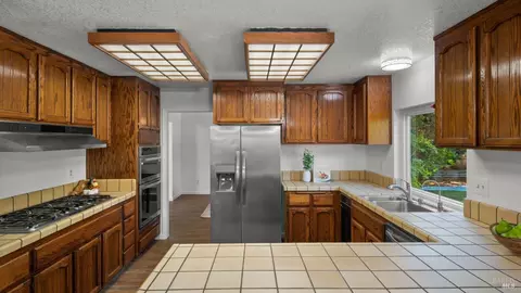 Kitchen - 140 Shetland Ct, Vallejo, CA 94591 photo 5 of 8
