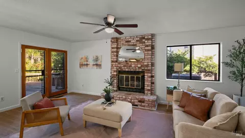 Living - 140 Shetland Ct, Vallejo, CA 94591 photo 7 of 10