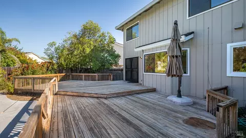Exterior - 140 Shetland Ct, Vallejo, CA 94591 photo 16 of 30