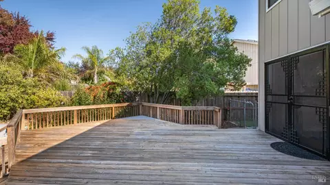 Exterior - 140 Shetland Ct, Vallejo, CA 94591 photo 14 of 30