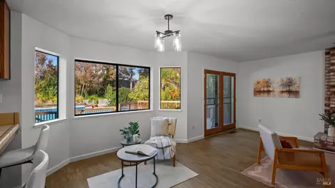 Living - 140 Shetland Ct, Vallejo, CA 94591 photo 5 of 10