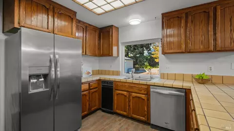 Kitchen - 140 Shetland Ct, Vallejo, CA 94591 photo 3 of 8