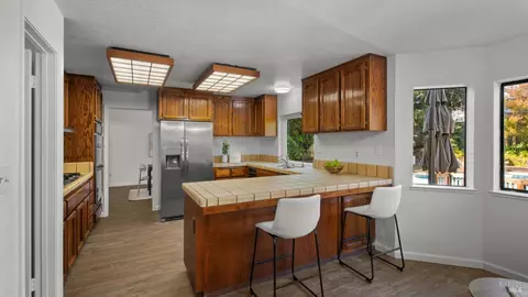Kitchen - 140 Shetland Ct, Vallejo, CA 94591 photo 6 of 8