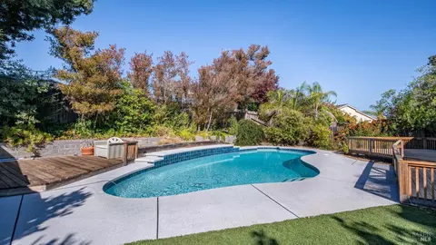 Exterior - 140 Shetland Ct, Vallejo, CA 94591 photo 11 of 30