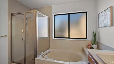 Bath - 140 Shetland Ct, Vallejo, CA 94591 photo 5 of 7