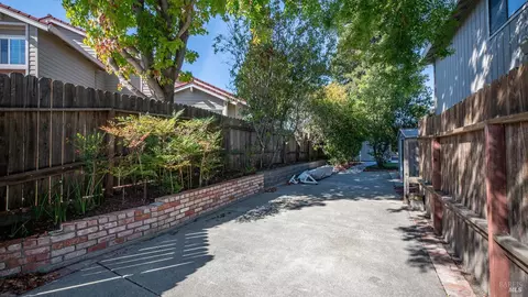 Exterior - 140 Shetland Ct, Vallejo, CA 94591 photo 6 of 30