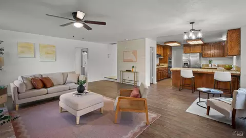 Living - 140 Shetland Ct, Vallejo, CA 94591 photo 10 of 10