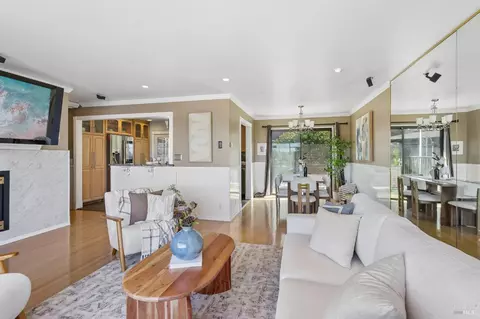 Living - 25 Sereno Pl, Vallejo, CA 94589 photo 3 of 3