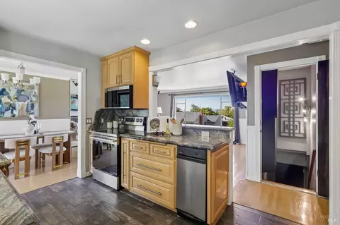Kitchen - 25 Sereno Pl, Vallejo, CA 94589 photo 2 of 5