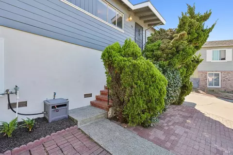 Exterior - 25 Sereno Pl, Vallejo, CA 94589 photo 11 of 12