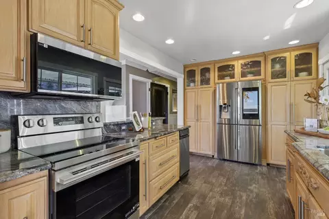 Kitchen - 25 Sereno Pl, Vallejo, CA 94589 photo 3 of 5