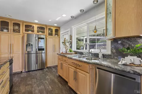 Kitchen - 25 Sereno Pl, Vallejo, CA 94589 photo 4 of 5