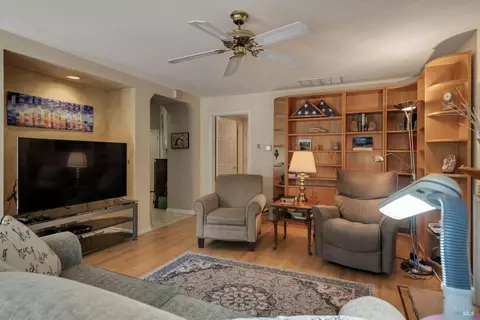 Living - 413 Buena Tierra Ct, Windsor, CA 95492 photo 2 of 2