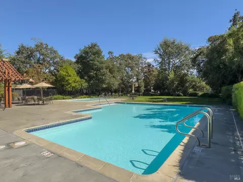 Exterior - 413 Buena Tierra Ct, Windsor, CA 95492 photo 10 of 12