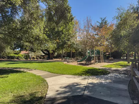 Exterior - 413 Buena Tierra Ct, Windsor, CA 95492 photo 12 of 12