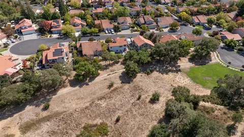 View/Area - 413 Buena Tierra Ct, Windsor, CA 95492 photo 2 of 2