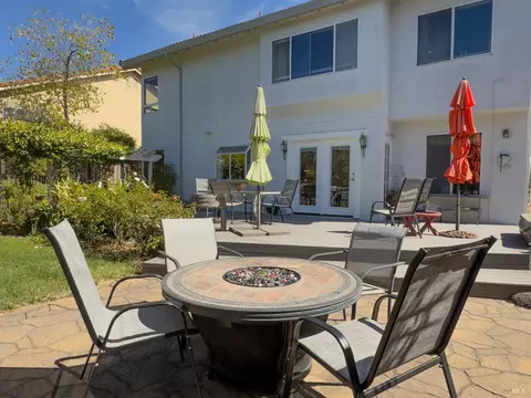 Exterior - 413 Buena Tierra Ct, Windsor, CA 95492 photo 8 of 12