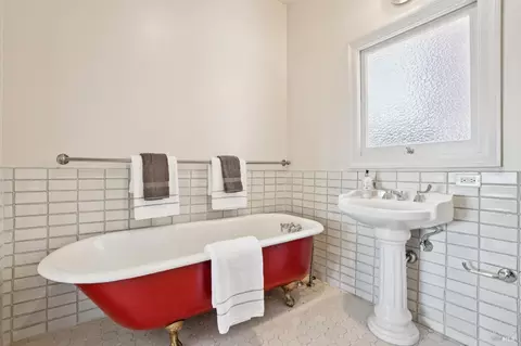 Bath - 47 Bulkley Ave, Sausalito, CA 94965 photo 2 of 3