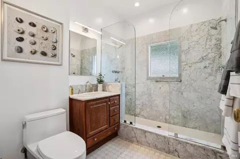 Bath - 47 Bulkley Ave, Sausalito, CA 94965 photo 1 of 3