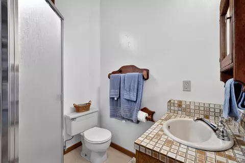 Bath - 819 Jonive Rd, Sebastopol, CA 95472 photo 4 of 8