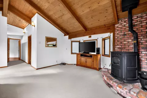 Living - 819 Jonive Rd, Sebastopol, CA 95472 photo 4 of 6