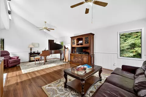 Living - 819 Jonive Rd, Sebastopol, CA 95472 photo 5 of 6