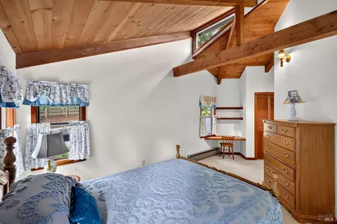 Bedroom - 819 Jonive Rd, Sebastopol, CA 95472 photo 3 of 8