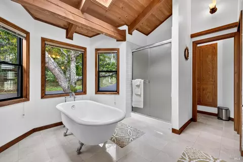Bath - 819 Jonive Rd, Sebastopol, CA 95472 photo 5 of 8