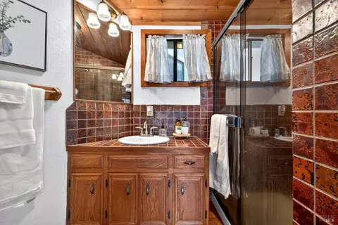 Bath - 819 Jonive Rd, Sebastopol, CA 95472 photo 2 of 8