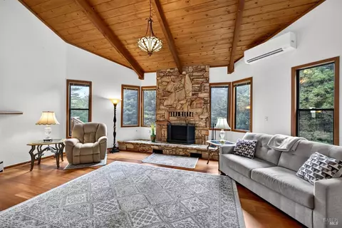 Living - 819 Jonive Rd, Sebastopol, CA 95472 photo 1 of 6