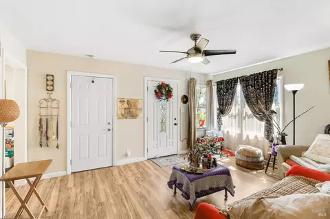 Entry Way - 419 Annette Ave, Vallejo, CA 94591 photo 2 of 3