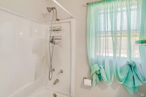 Bath - 419 Annette Ave, Vallejo, CA 94591 photo 2 of 3