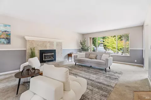 Living - 1691 Crane Rd, Ukiah, CA 95482 photo 2 of 4