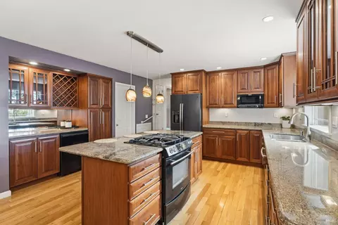 Kitchen - 1691 Crane Rd, Ukiah, CA 95482 photo 3 of 4