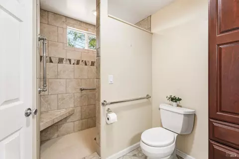 Bath - 1691 Crane Rd, Ukiah, CA 95482 photo 2 of 3