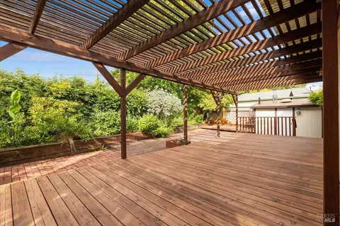 300 Stony Point Rd #105, Petaluma, CA 94952
