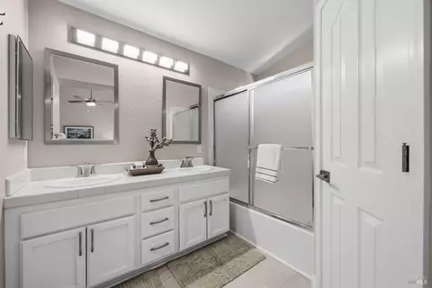 Bath - 3585 Tassajara Ct, Fairfield, CA 94533 photo 1 of 2