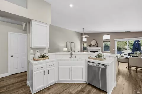 Kitchen - 3585 Tassajara Ct, Fairfield, CA 94533 photo 2 of 3