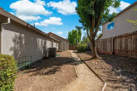 Exterior - 3585 Tassajara Ct, Fairfield, CA 94533 photo 6 of 8