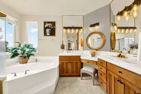 Bath - 5827 Cabernet Dr, Vallejo, CA 94591 photo 2 of 6