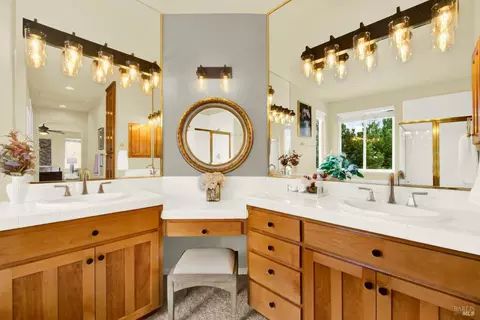 Bath - 5827 Cabernet Dr, Vallejo, CA 94591 photo 5 of 6